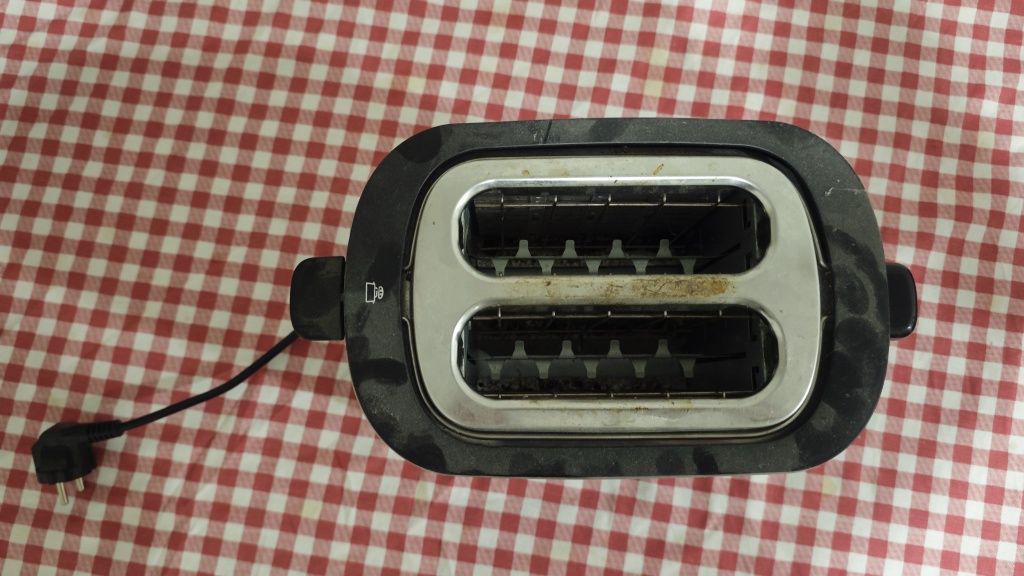 Иноксов тостер Philips. Не бачка