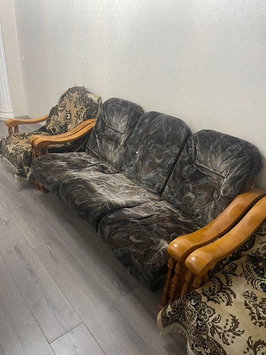 Продам диван с креслами