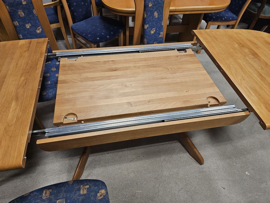 Masă extensibilă cu 6 scaune