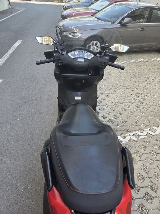 Vând scuter Yamaha Xmax 250i