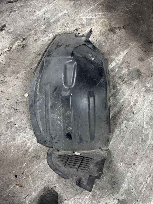 Преден ляв подкалник за Mercedes R class W251