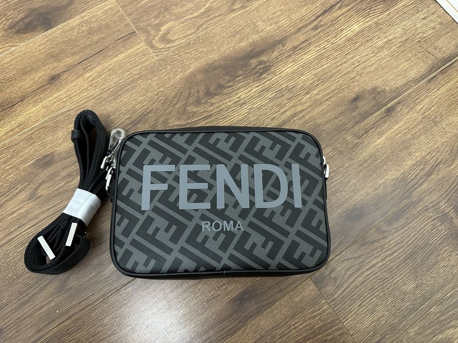 Сумка кожанная Fendi , новая  через плечо