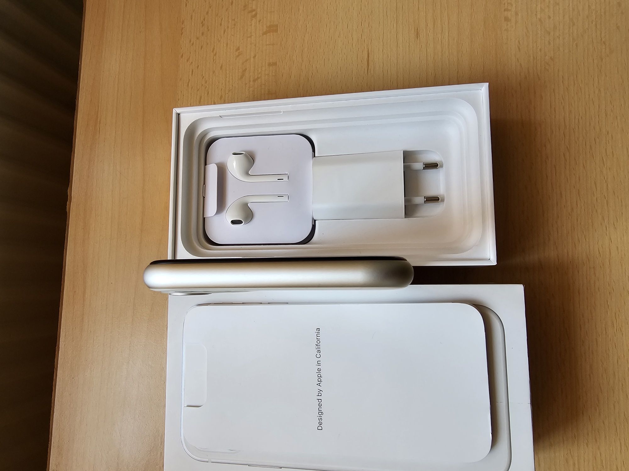 IPhone 11 White, 64GB, Full Box, in stare ca nou