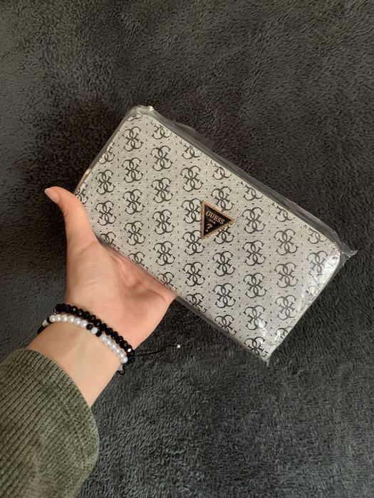 Portofel GUESS? for Women - OFERTA DOAR 49 RON