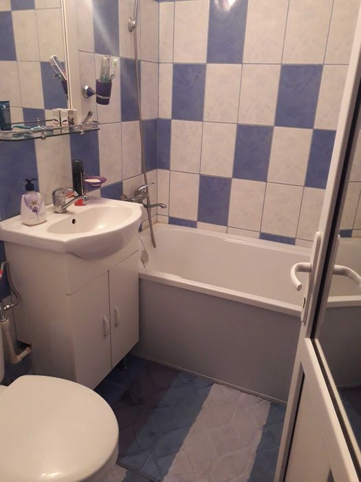 Vănd garsoniera utilată și  mobilată.