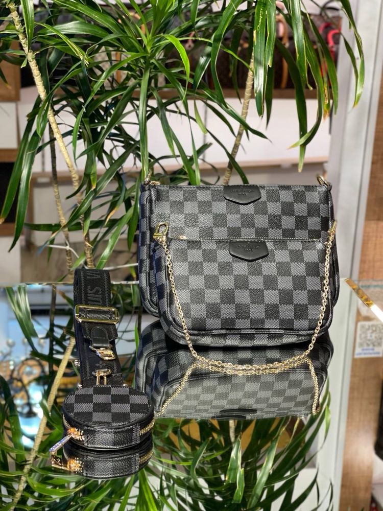 Geanta Louis Vuitton Noua !!! Dimensiuni 22/16 !!!
