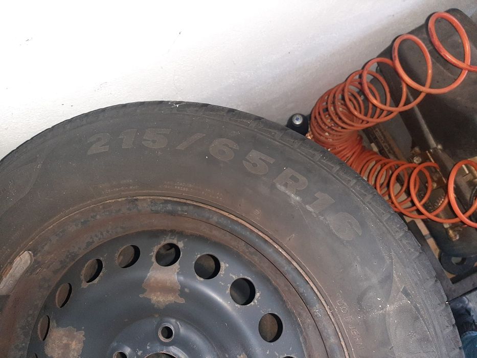 Vand 4 roti iarna și 3 cauciucuri vara 215/65/16 Nissan qashqai