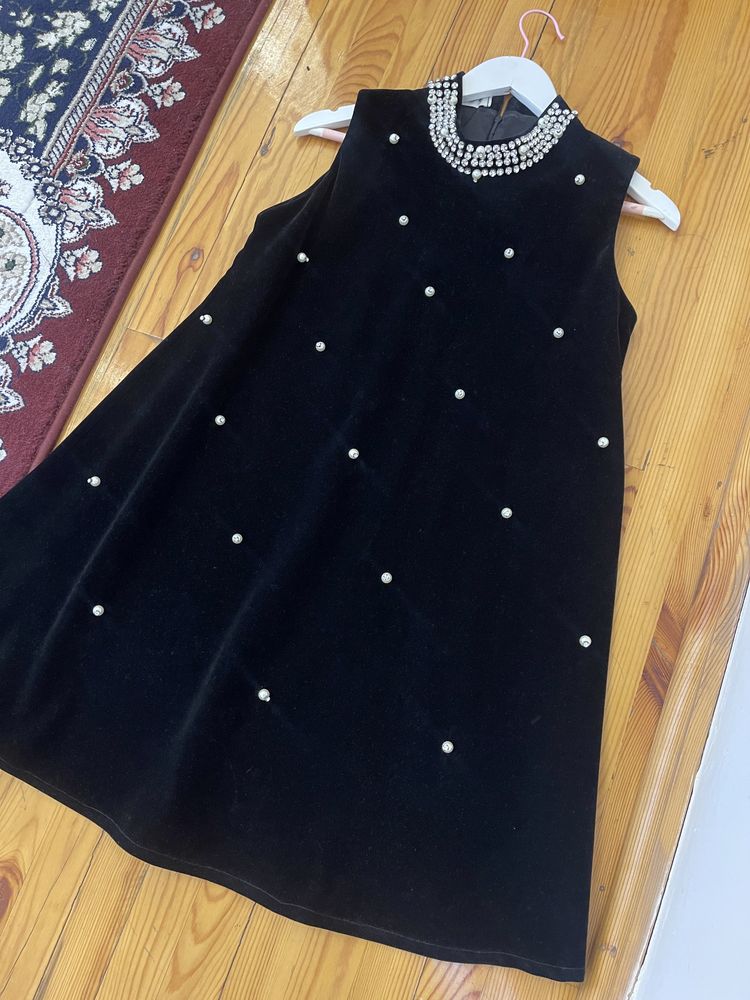 Платье бархатное коктельное черное