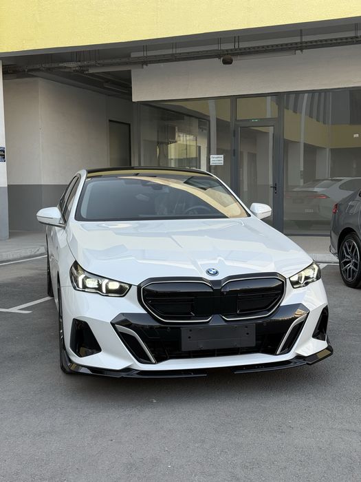 BMW i5 35L v nalichii