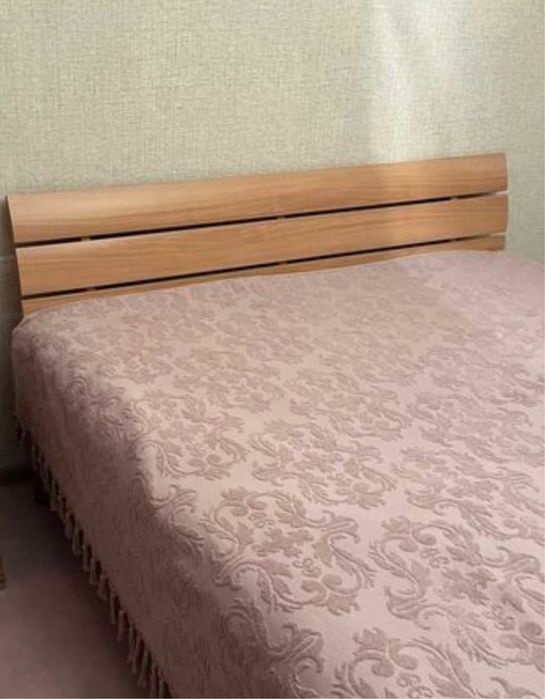 Продам кровать с ортопедическим матрасом