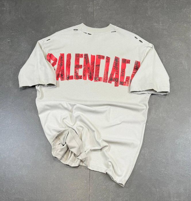 Продавам тениски на Balenciaga
