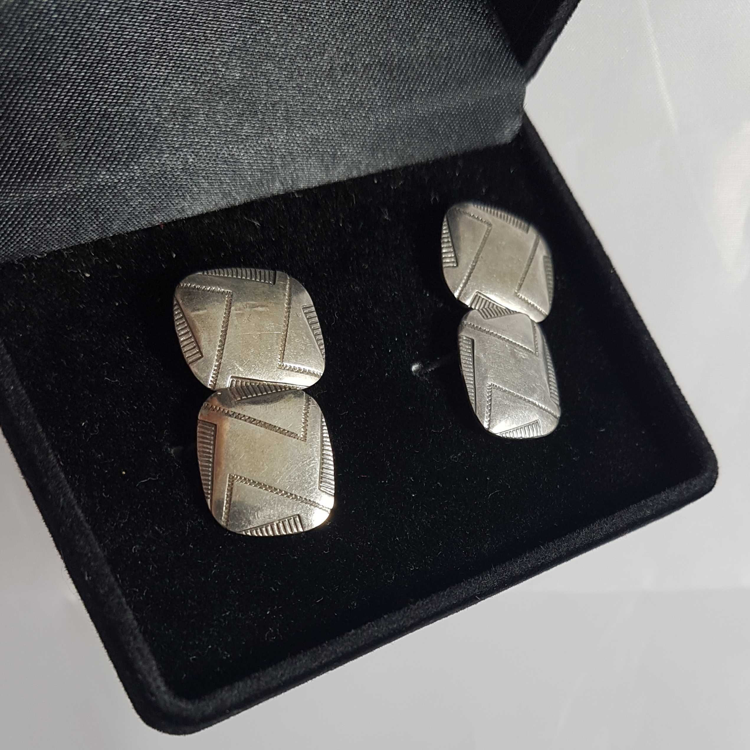 Superbi butoni vintage din argint