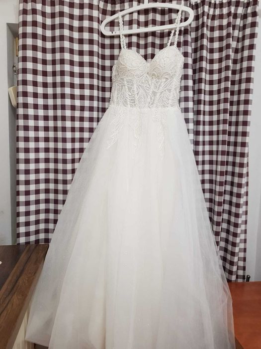 Rochie mireasa detalii simple