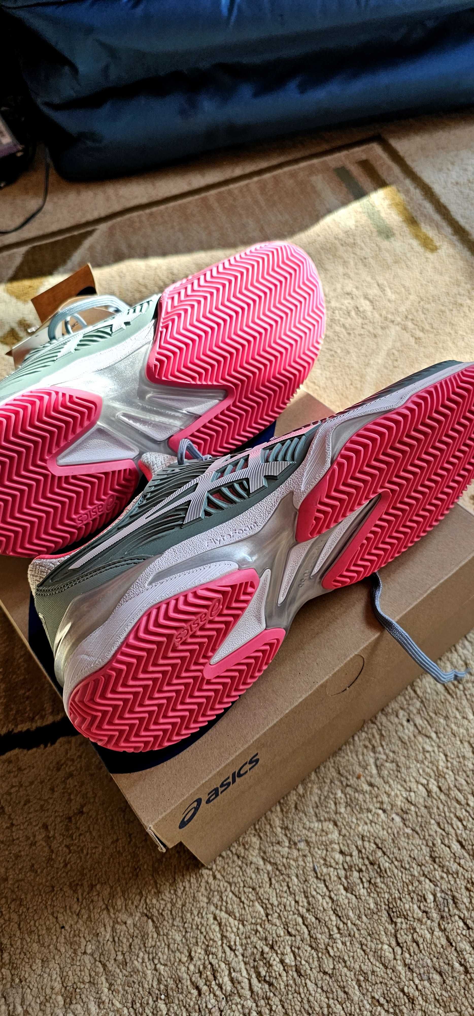 Продавам дамски тенис маратонки ASICS Court FF 2 CLAY чисто нови