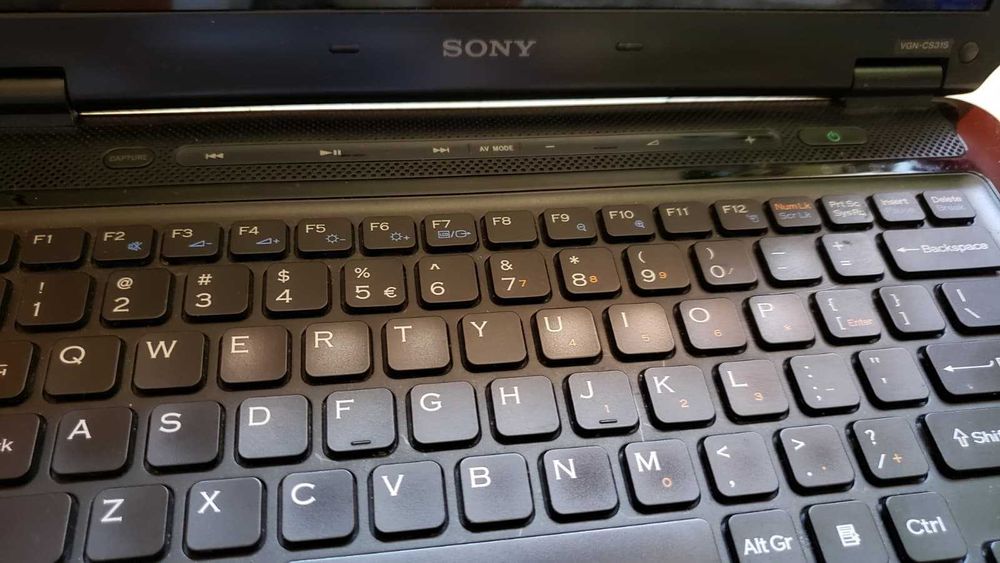 Laptop Sony Vaio VGN-CS31S/Q, cu mouse wireless CADOU