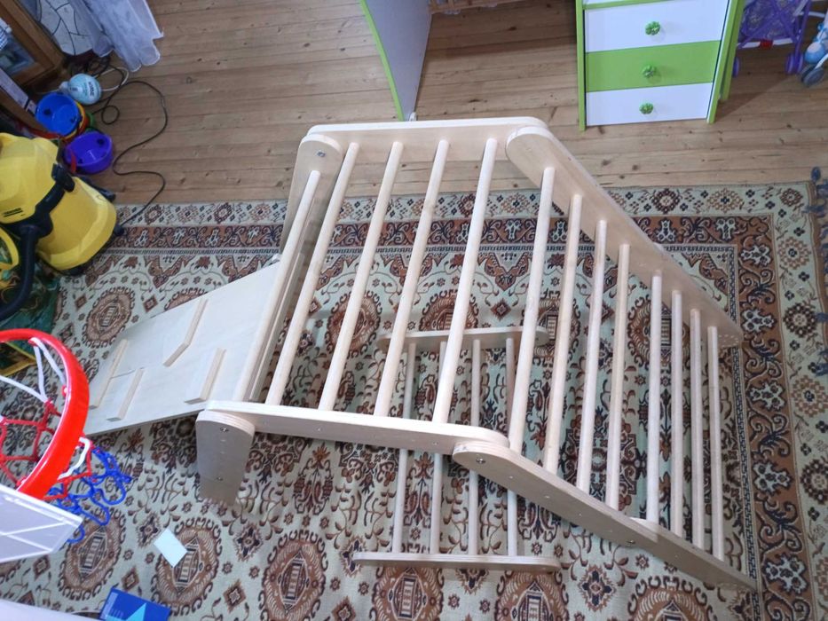 6+1 Монтесори-триъгълник на Пиклер и рампа за катерене/пързалка