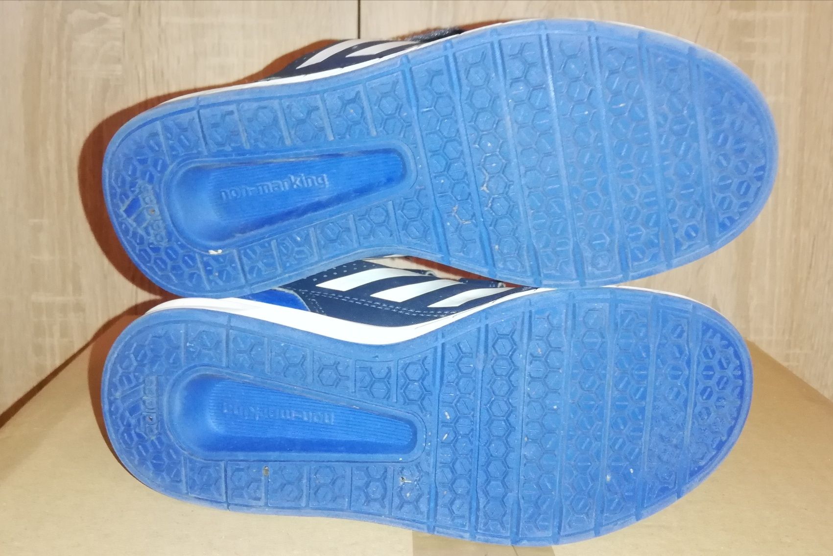 2 perechi Pantofi sport Adidas, marime 32