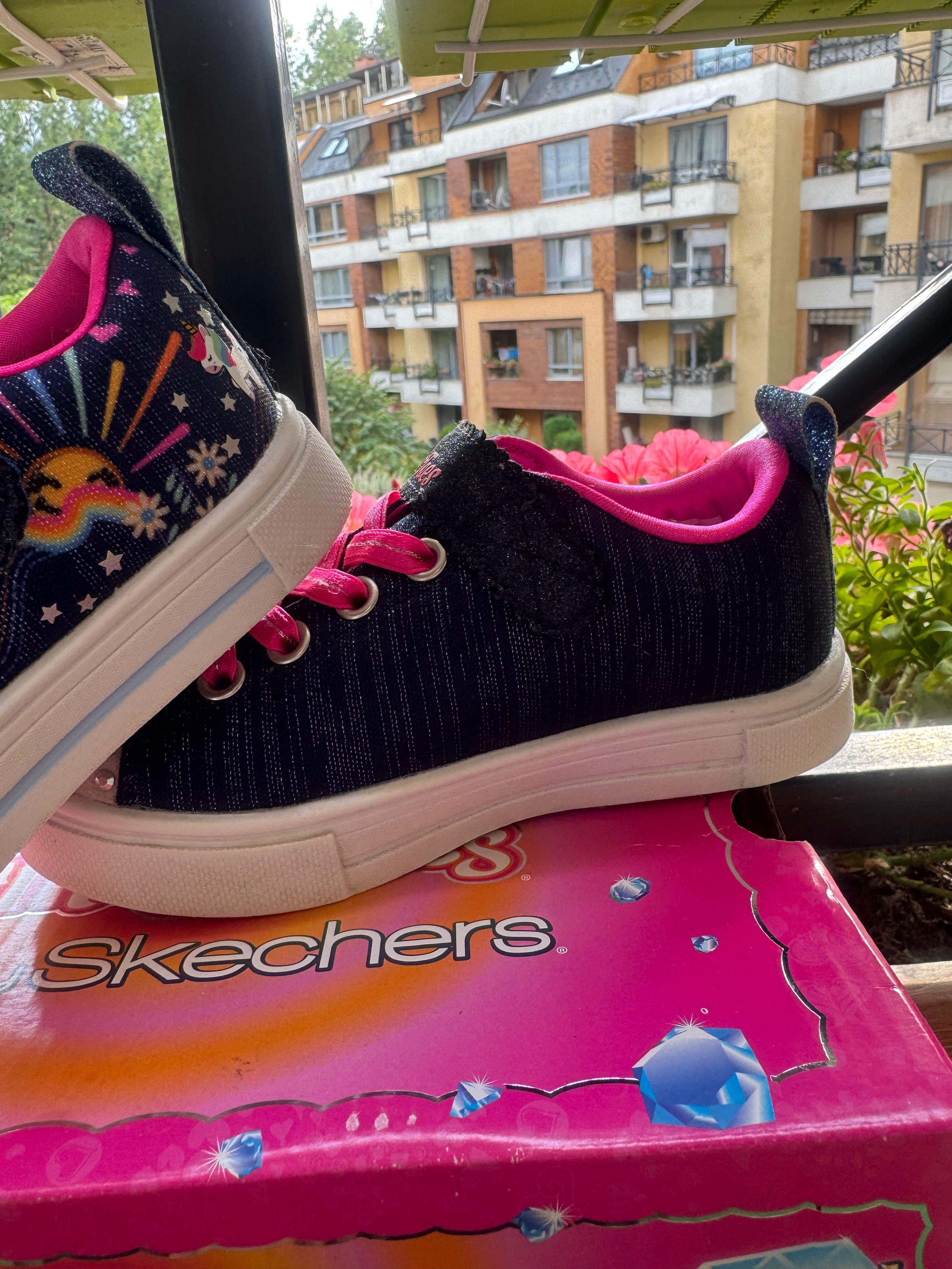 Светещи кецове с Еднорог,марка Skechers. Размер 27.В отлично състояние