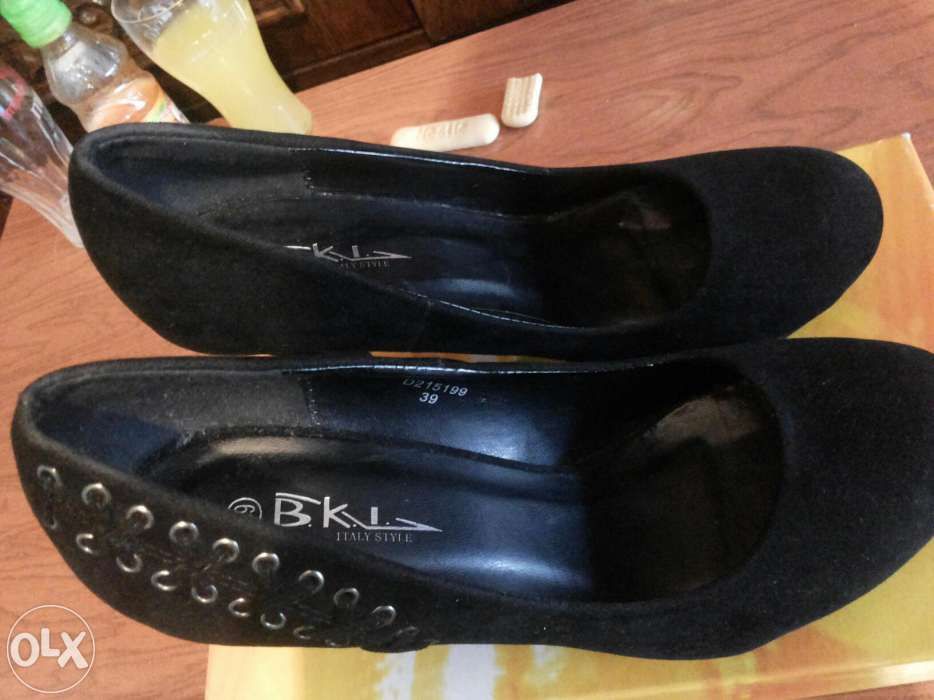 Vând Urgent Pantofi Feminini Eleganți!