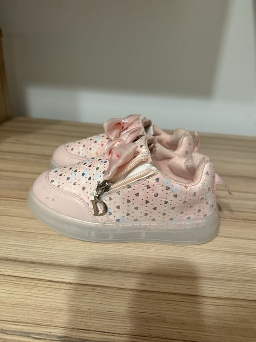 Papuci fetita cu lumini , marimea 29