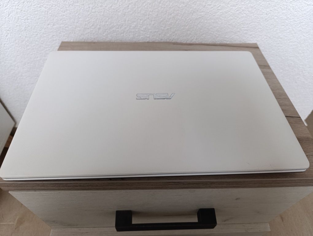 Laptop Asus R512M