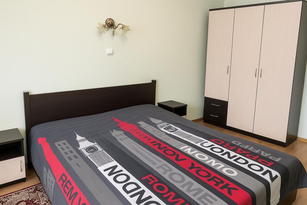 Дава се под наем Тристаен апартамент в Пловдив, Център - 65 кв.м за 382.5 € - Снимка #2