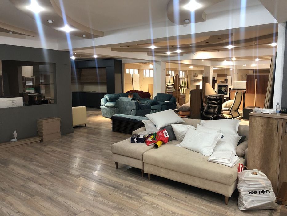 Чорсу недолеко ресторан Версаль сдается в аренду нежилое помещение 700