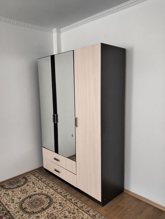 Продам Шифонер с зеркалом