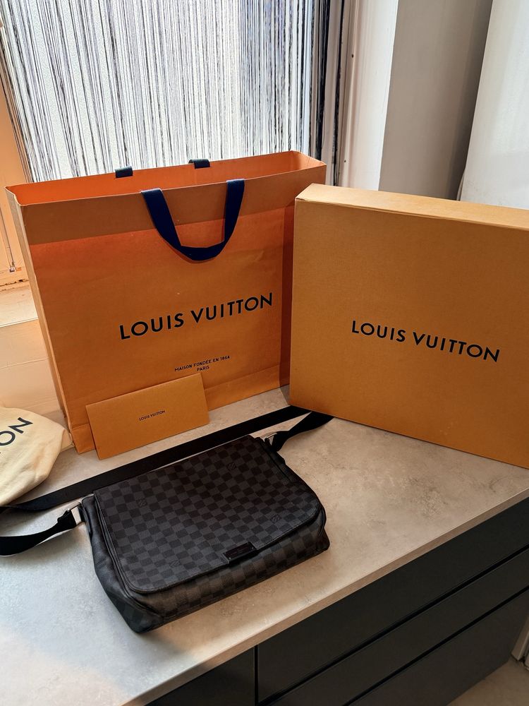 Louis Vuitton district MM Shoulder bag , мъжка чанта, ТОП!