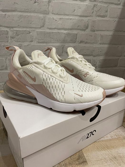 Оригинални дамски маратонки NIKE AIR MAX 270 ESS