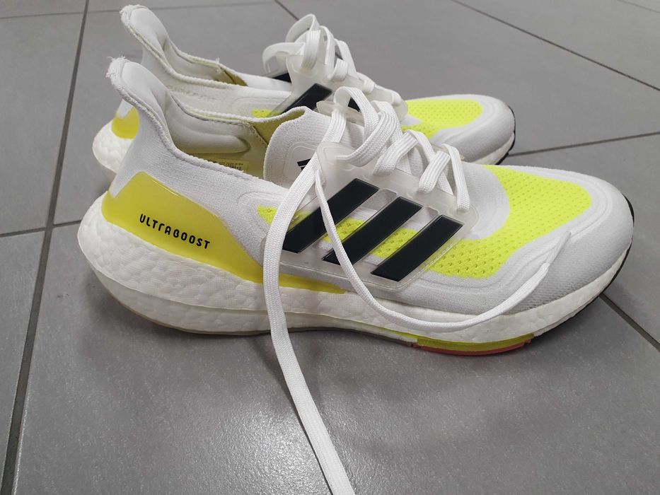 Vand adidas  ultra boost  marime 41   1/2 in stare excepțional