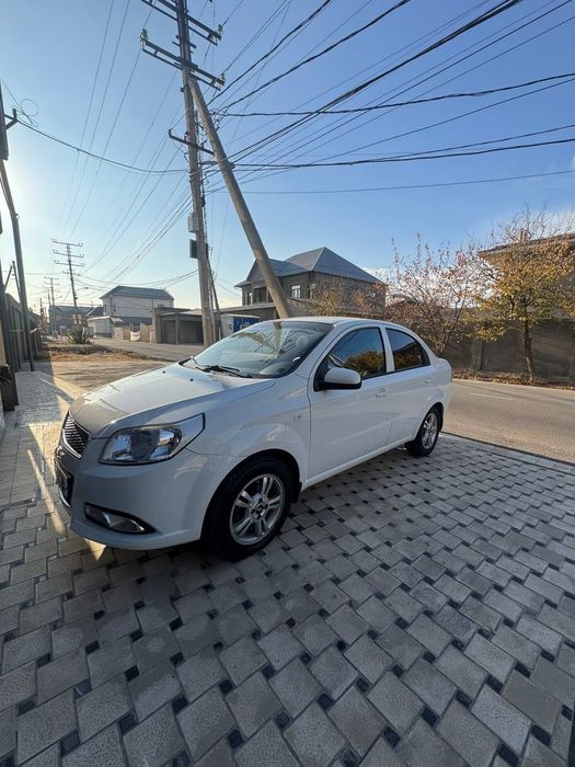 Продается а.м Нексия 3 автомат цвет белый