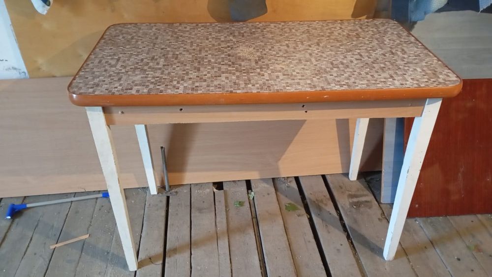 Продам кухонный стол