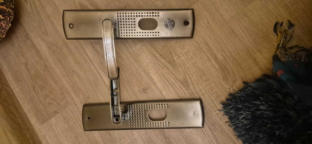 Продавам брава патрон и дръжки за врата