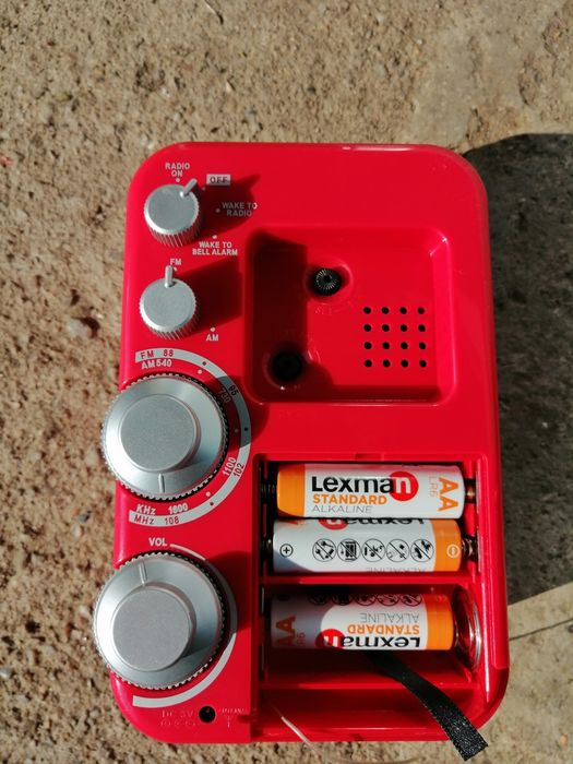 Ceas cu radio, alarma, iluminare