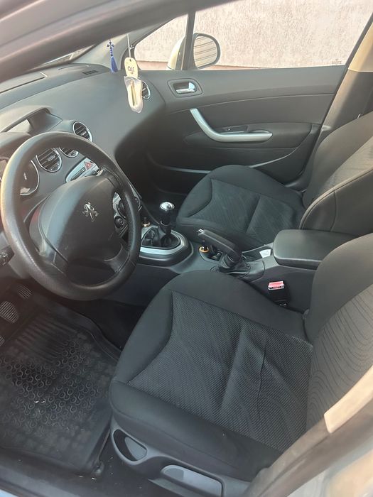 Vand sau Schimb Peugeot 308 cu altceva si ofer diferenta daca e cazul