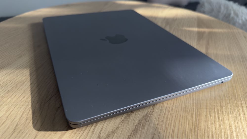 Macbook air M2 2022 8g ram 512 gb 29 cicluri incarcare