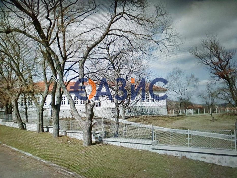 Парцел-1925 кв. м. и стара къща-46 кв. м., с. Хаджиите, Общ. Карнобат