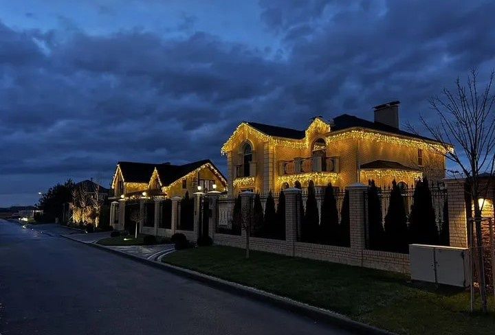 Украшение дома гирляндами