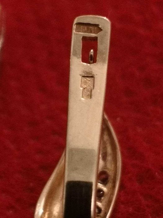 Золотые серьги 585 пробы.