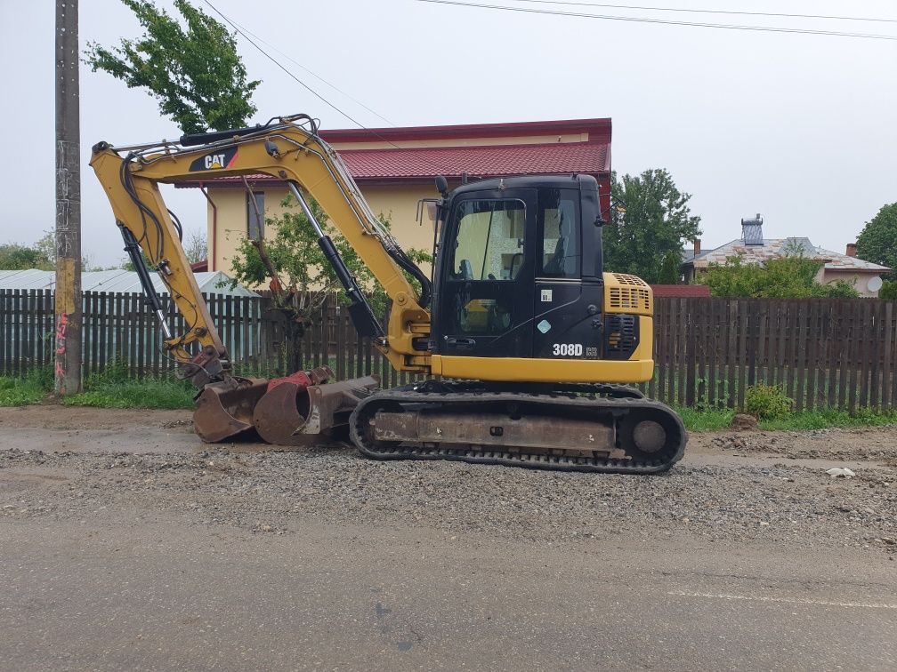 Închiriez excavator9t miniexcavator și miniincarcator  cilindru compac
