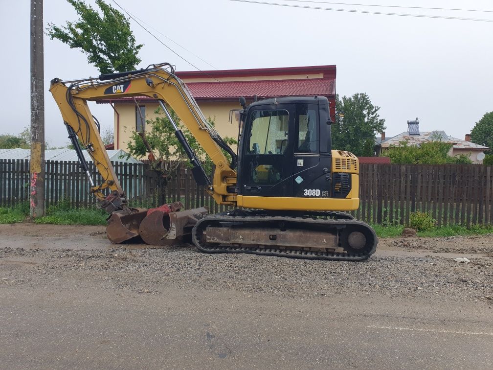 Închiriez excavator9t miniexcavator și miniincarcator Cat