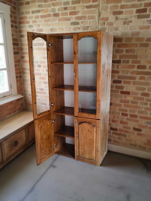 Biblioteca/Vitrina din lemn ,culoare nuc