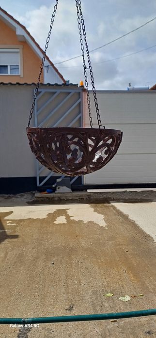 Ghiveci suspendat fonta si nuca de cocos
