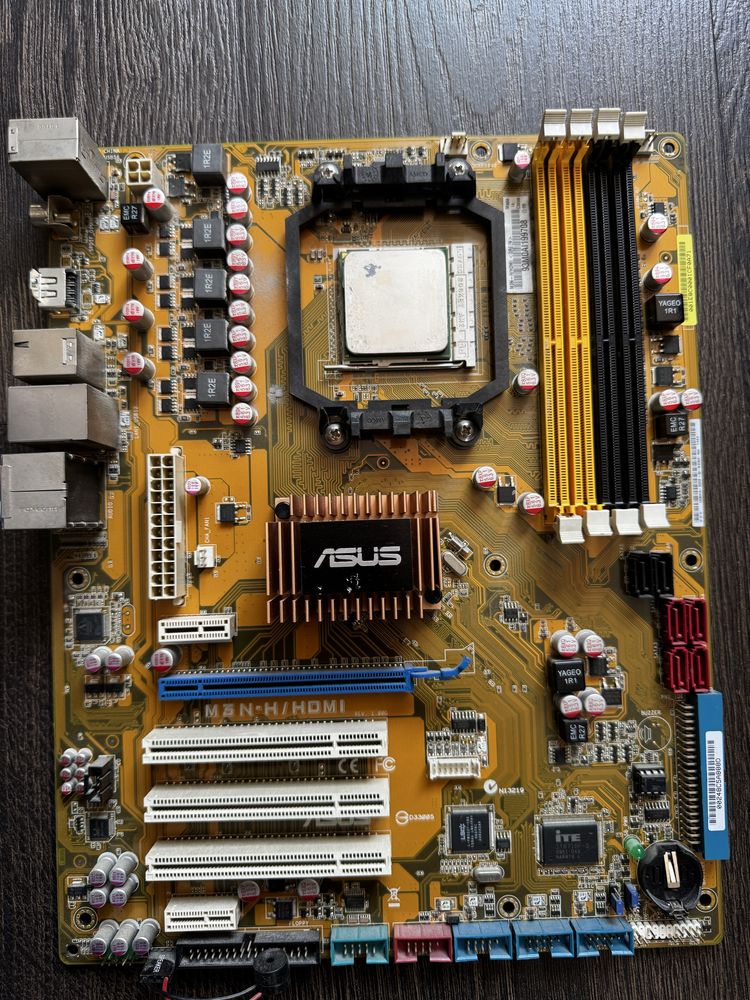Дънна платка +  AMD процесор, охлаждане и кутия за комп.