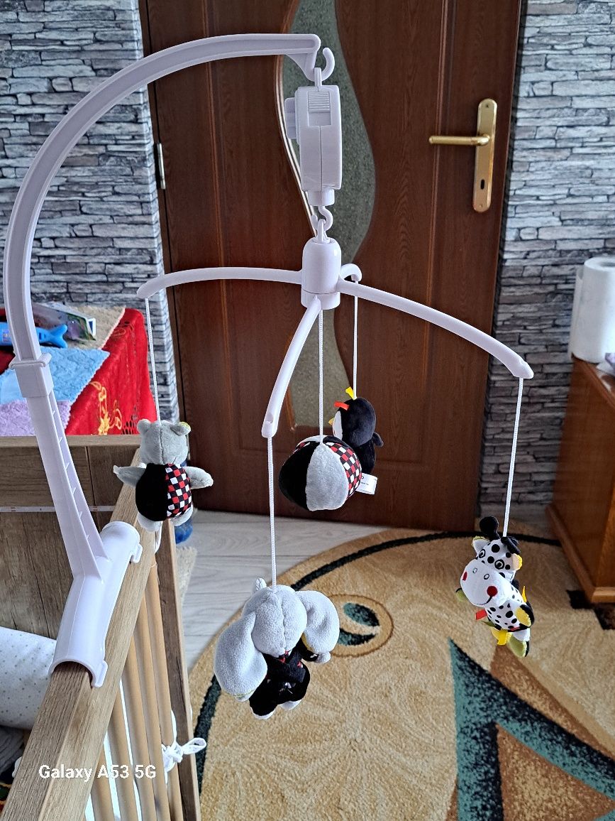 Carusel muzical bebelusi