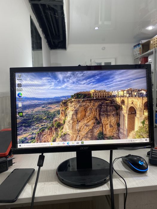 Компьютер с монитором