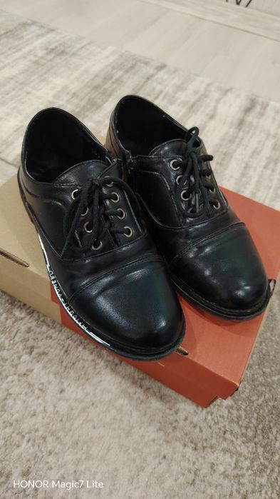 Pantofi negrii unisex mărimea 35,interior 21,5