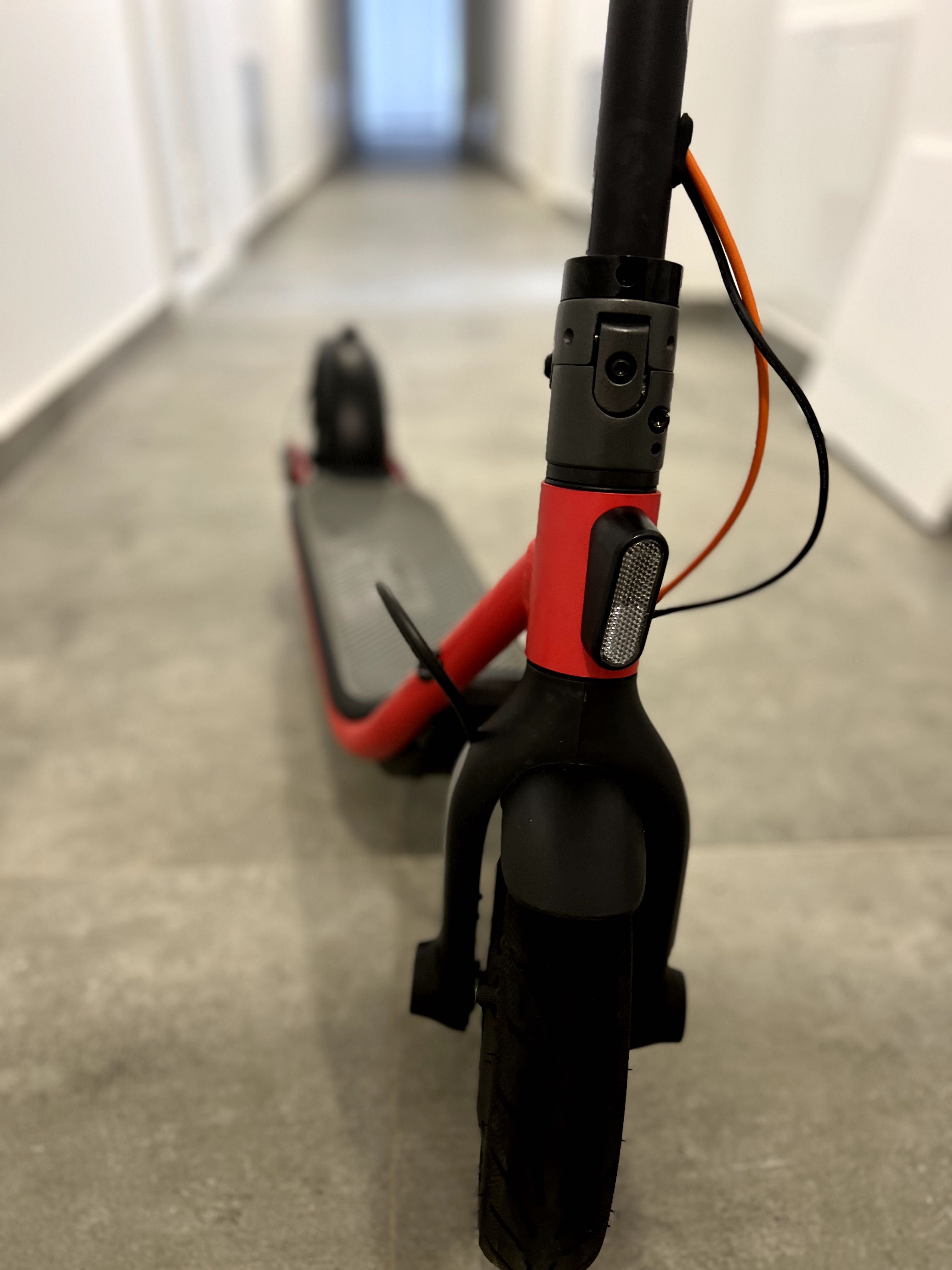 Vând trotineta electrica Ninebot KickScooter D28E
