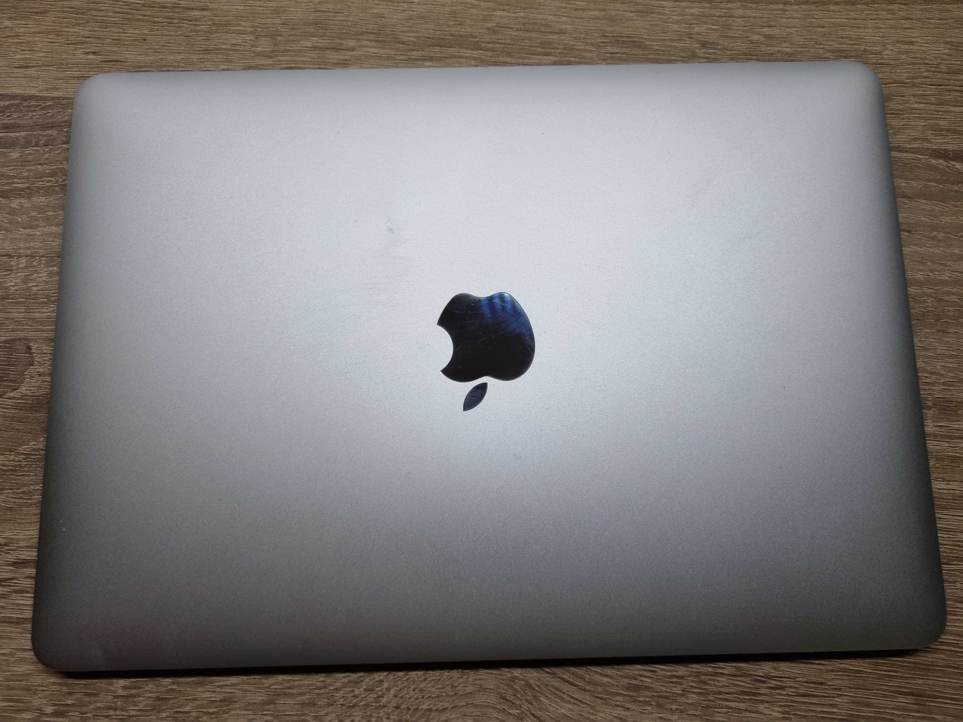 Macbook A1534 EMC 2746, an 2016 - defect- nu porneste